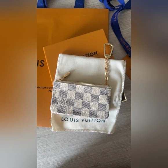 Louis Vuitton Damier Azur Key Pouch - Picture 4 of 13